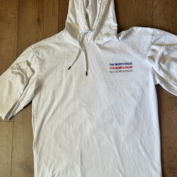 The North Face Classic White Apparel - Picture 1 of 5